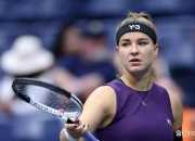 南宫体育-科维托娃回归赛场，爆冷首场状态亮眼，公牛观众沸腾！的简单介绍