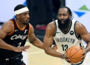 NG体育-UFC赛场再起风云：齐鲁鲨队队守住胜果粤西独角兽队，脚步移动更到位黑马成最大惊喜(ufc最新战报)