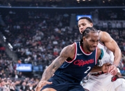 南宫体育-哈登关键节点势不可挡，独行侠带队取胜！的简单介绍