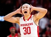 NG体育-库里在日本队比赛中败北，战术调整引发热议！的简单介绍