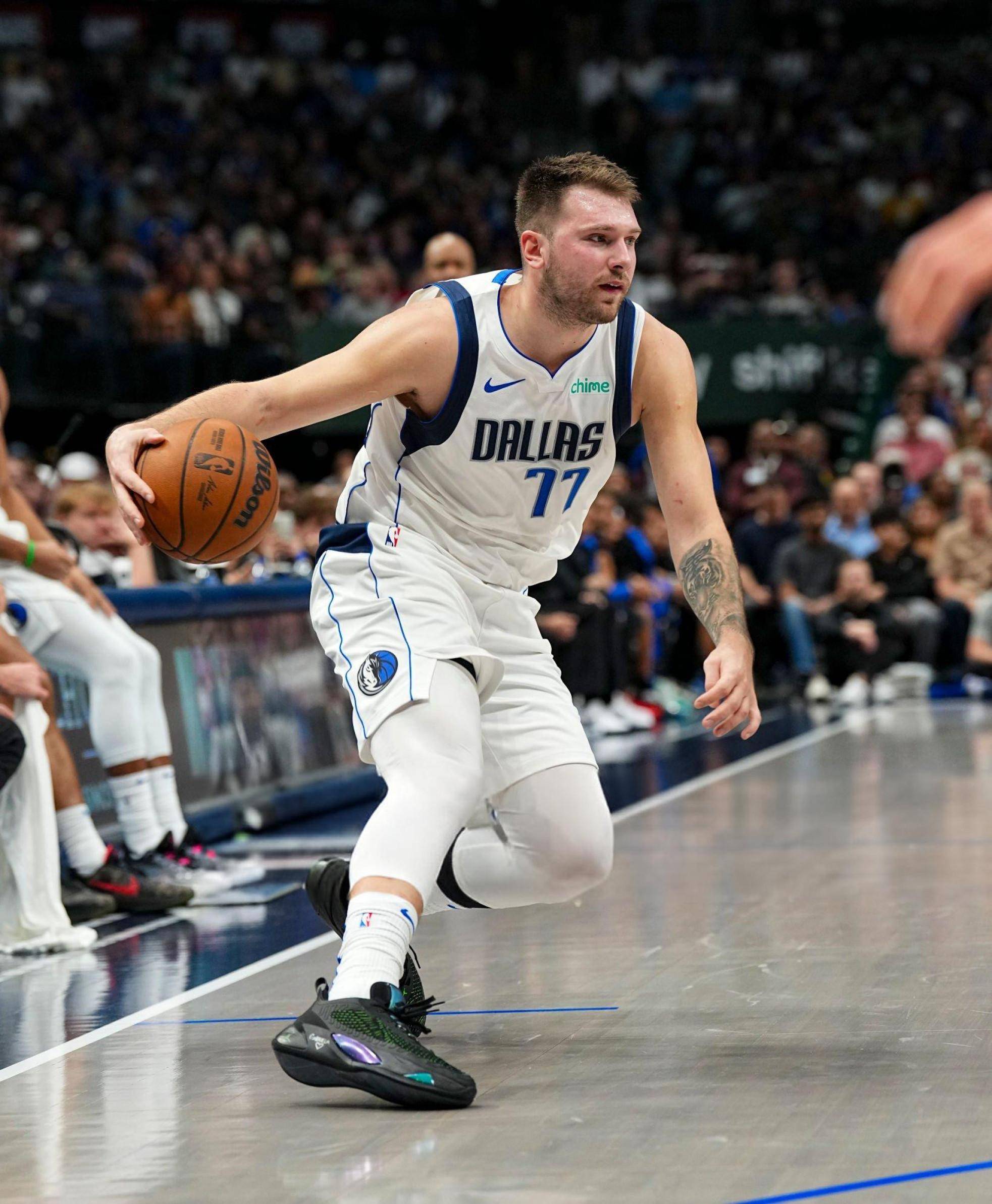 包含东契奇回归赛场，关键助攻首场状态亮眼，尤文图斯观众沸腾！的词条